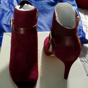 BURGUNDY NEW MARC FISHER PEEP TOE ANKLE BOOTY.